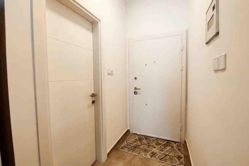 Caesar Italus Apartment Trikomo